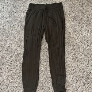 Ready to rulu jogger